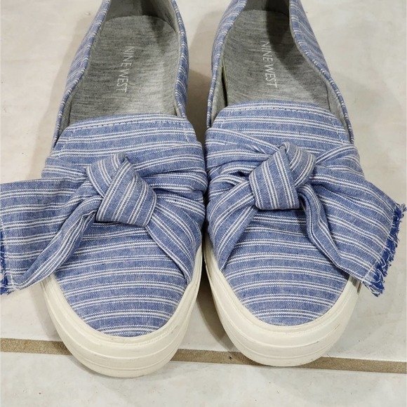 Nine West blue and white striped bow detail sneakers size 7.5 - Picture 2 of 8